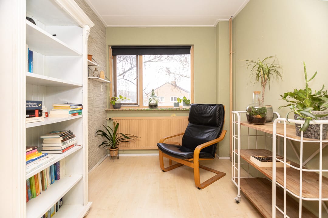 Spacious Family Home with 5 Bedrooms and Optional Carport — 27