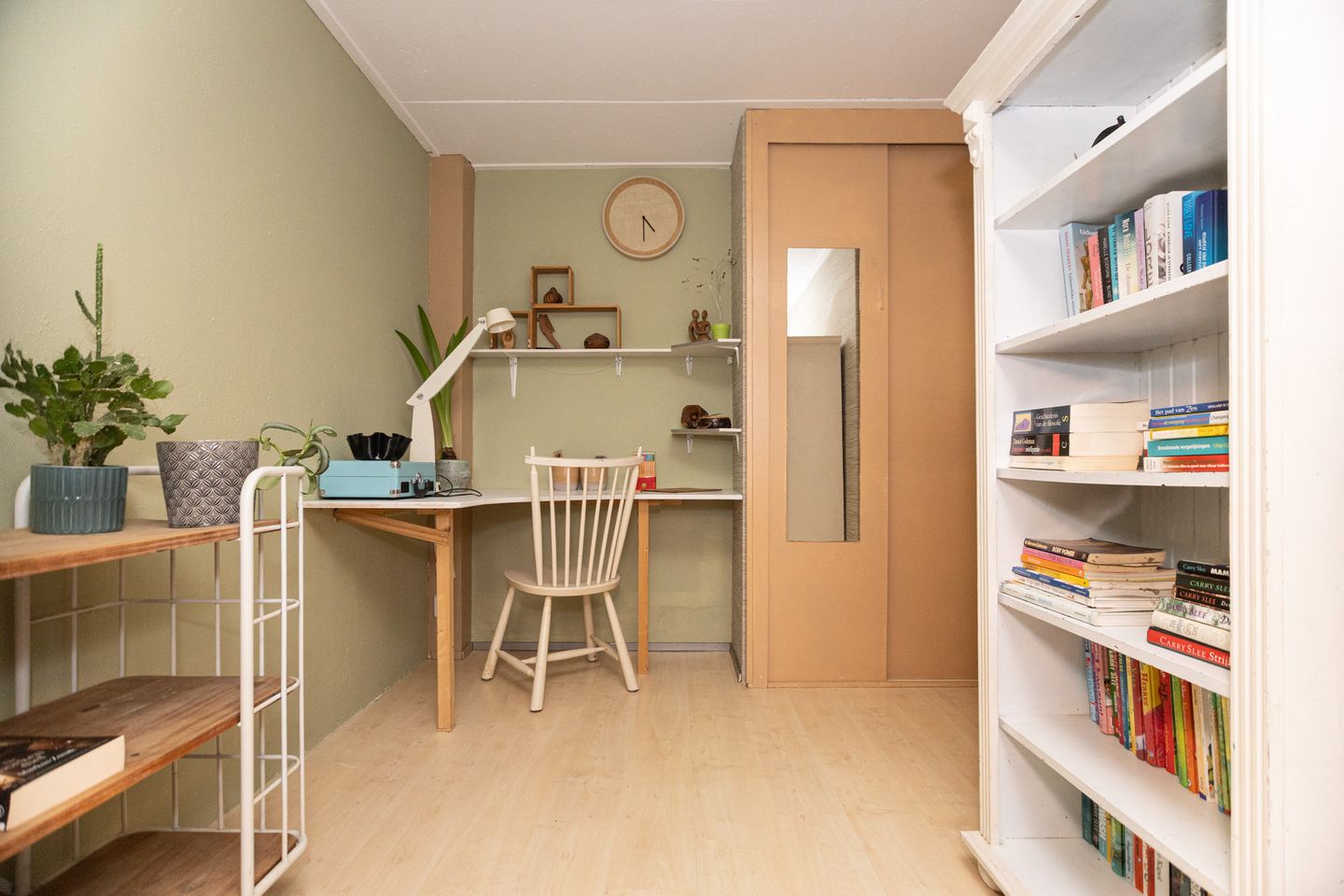 Spacious Family Home with 5 Bedrooms and Optional Carport — 28