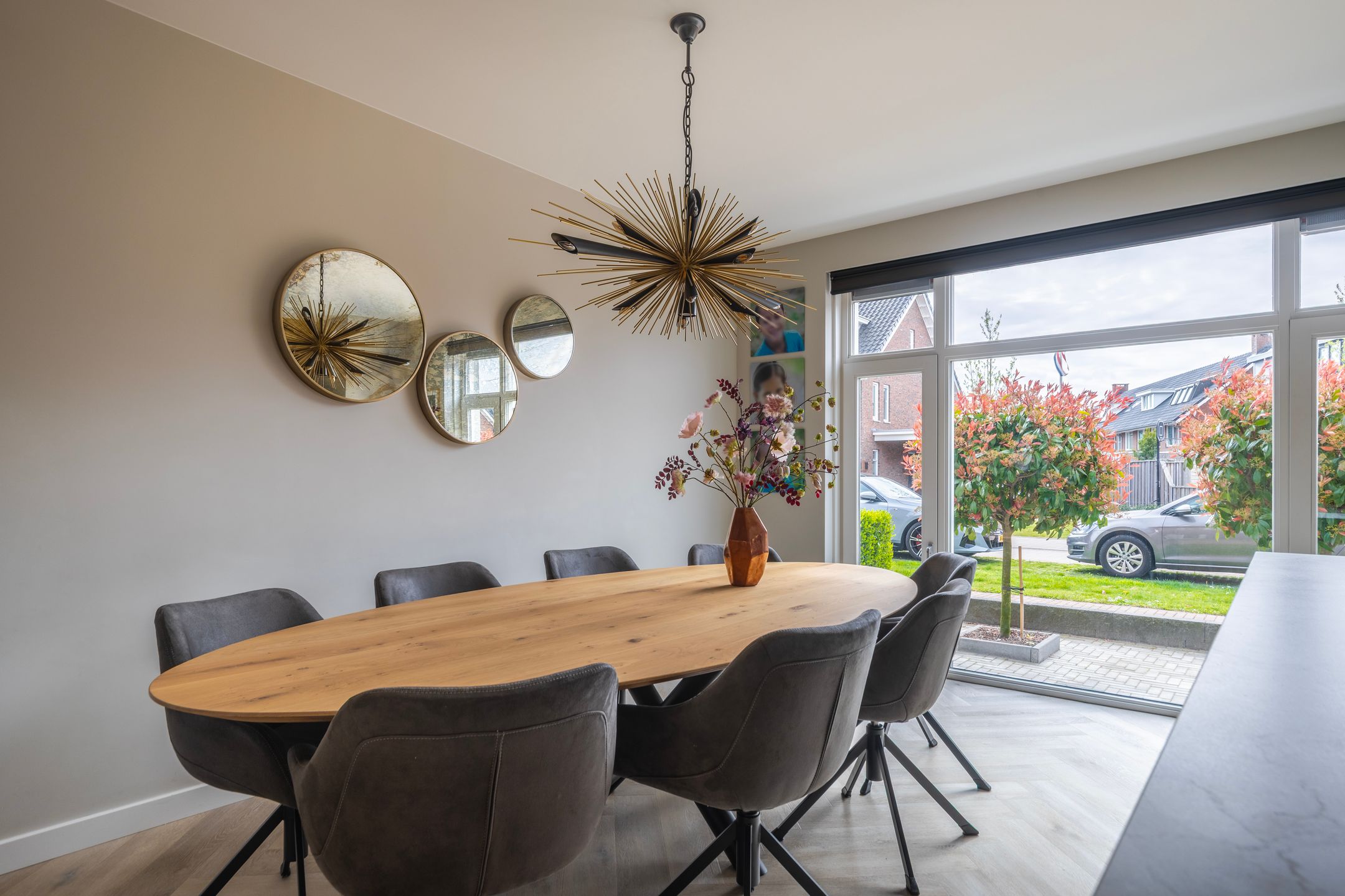 Spacious Semi-Detached Home with Home Office and Luxury Finishes — 12