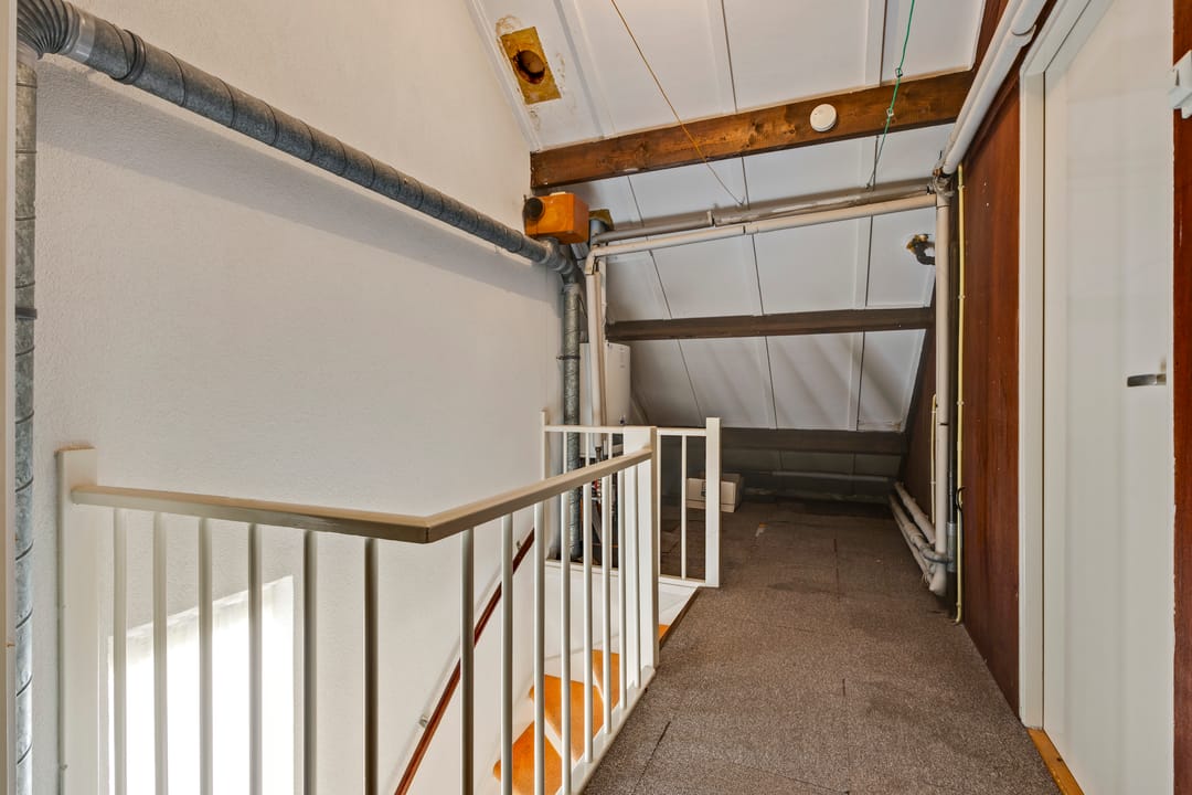 Spacious corner home with garage in family-friendly Vught-Zuid neighborhood — 32