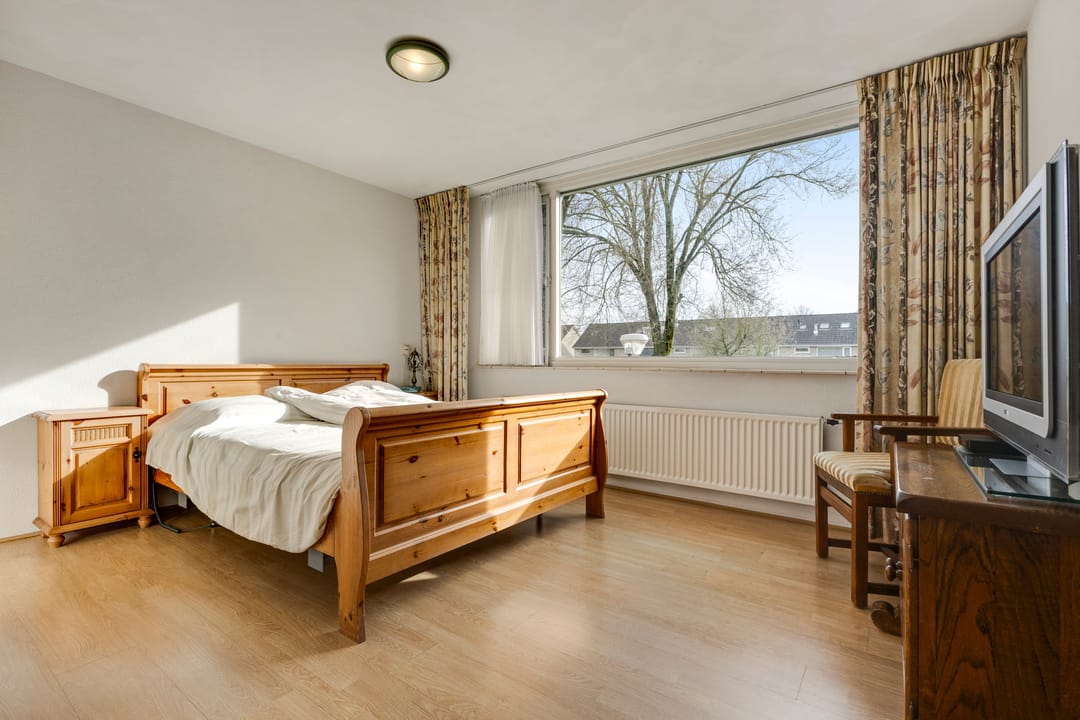 Spacious corner home with garage in family-friendly Vught-Zuid neighborhood — 23