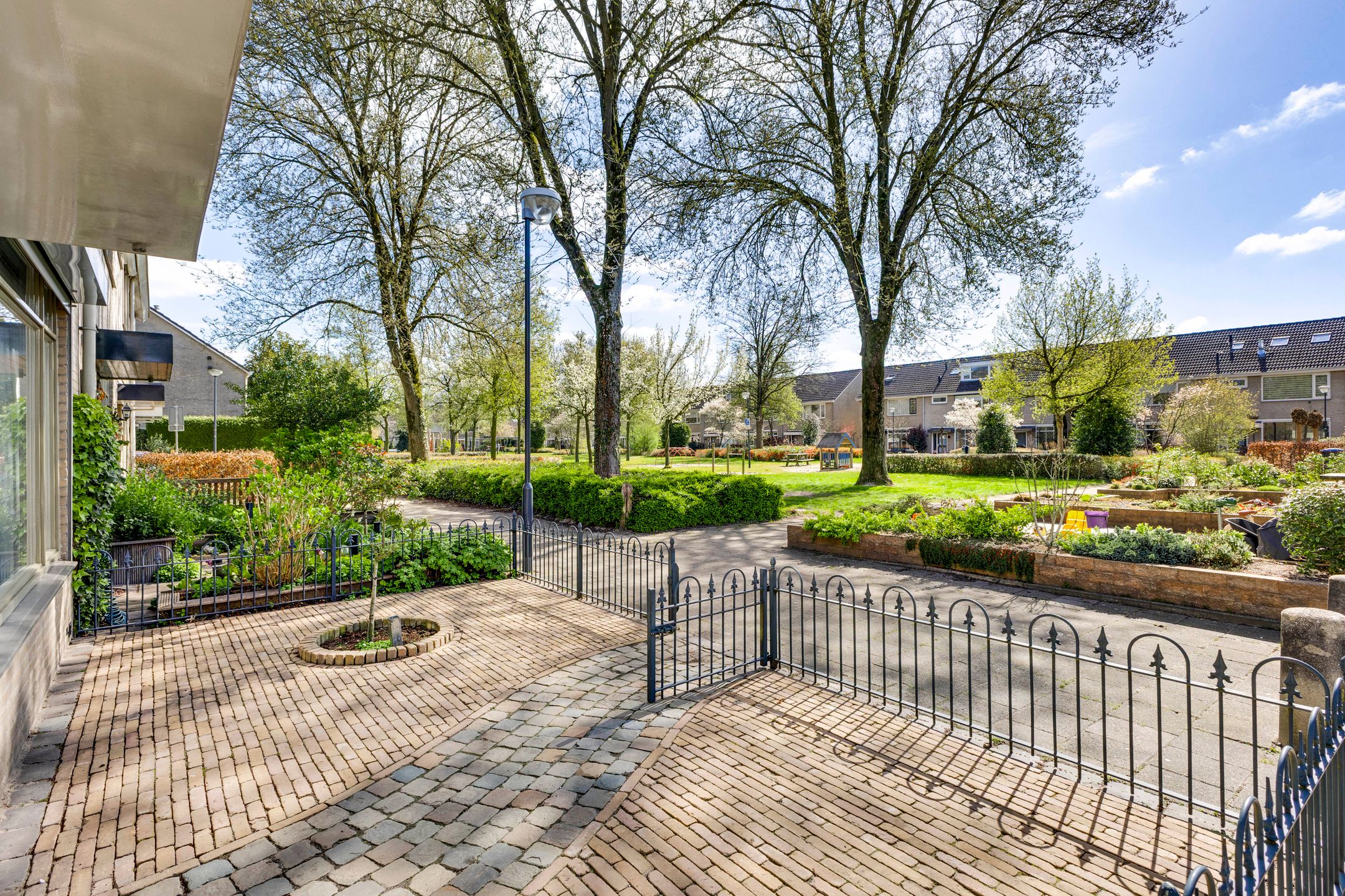 Spacious corner home with garage in family-friendly Vught-Zuid neighborhood — 39