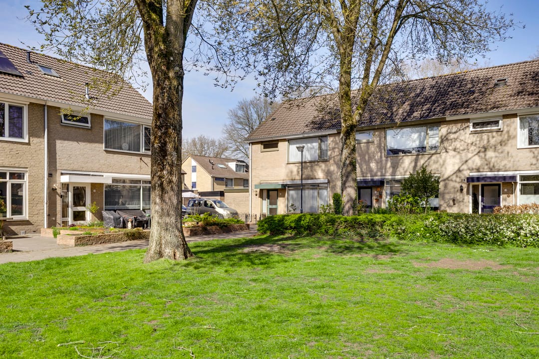 Spacious corner home with garage in family-friendly Vught-Zuid neighborhood — 43
