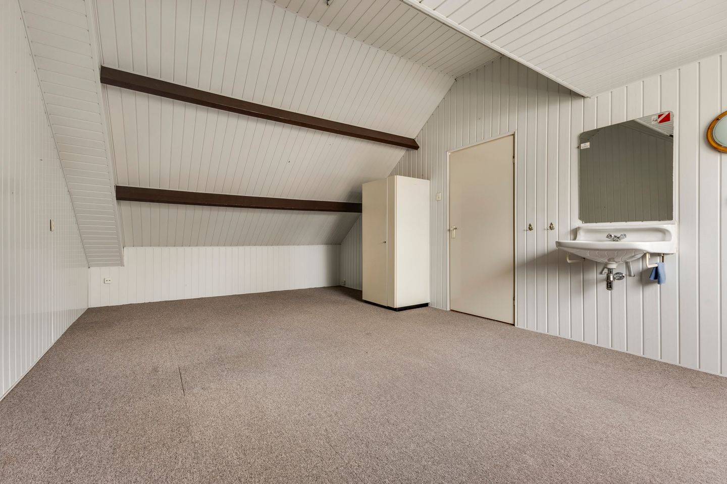 Spacious corner home with garage in family-friendly Vught-Zuid neighborhood — 35