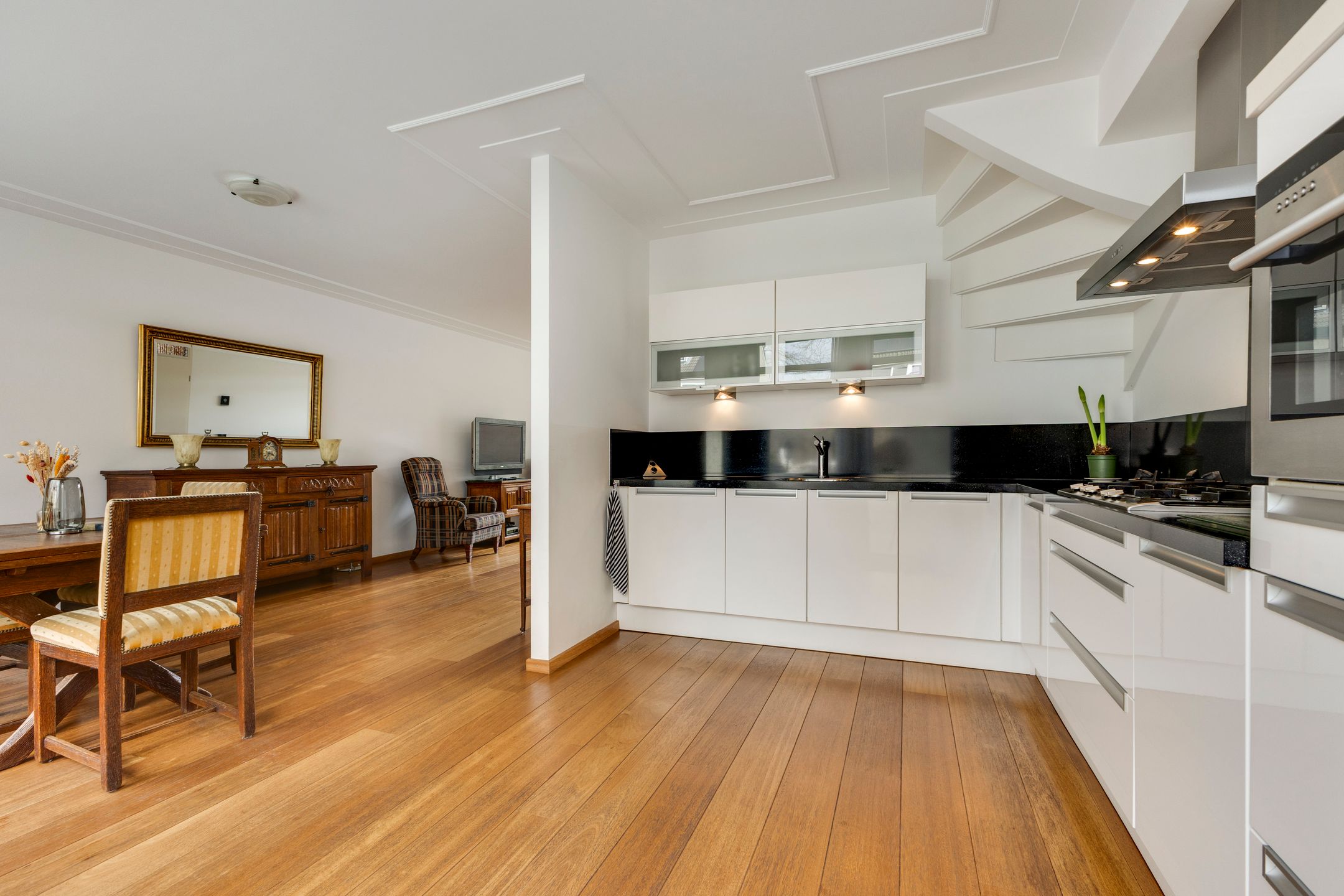 Spacious corner home with garage in family-friendly Vught-Zuid neighborhood — 15