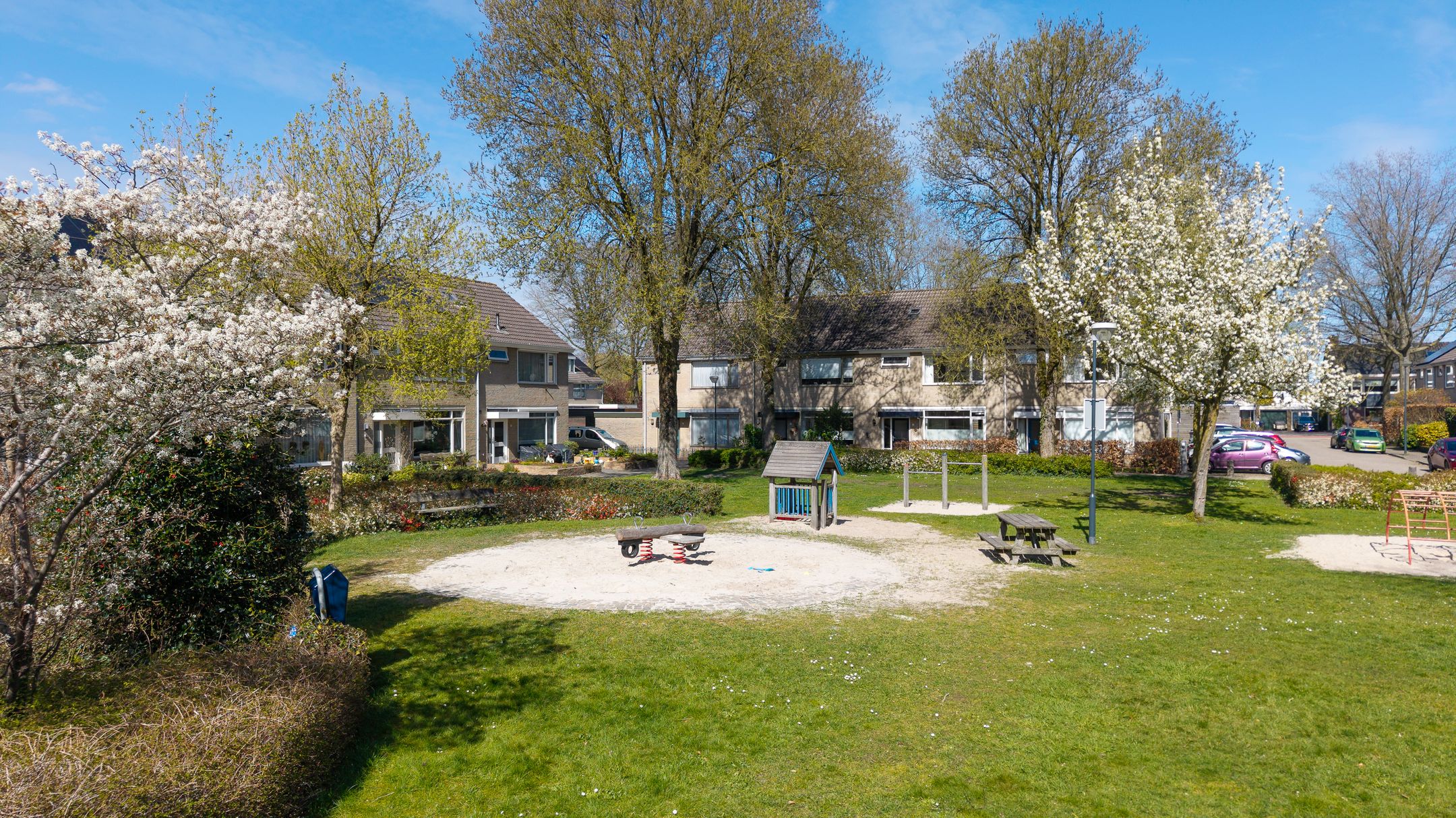 Spacious corner home with garage in family-friendly Vught-Zuid neighborhood — 36