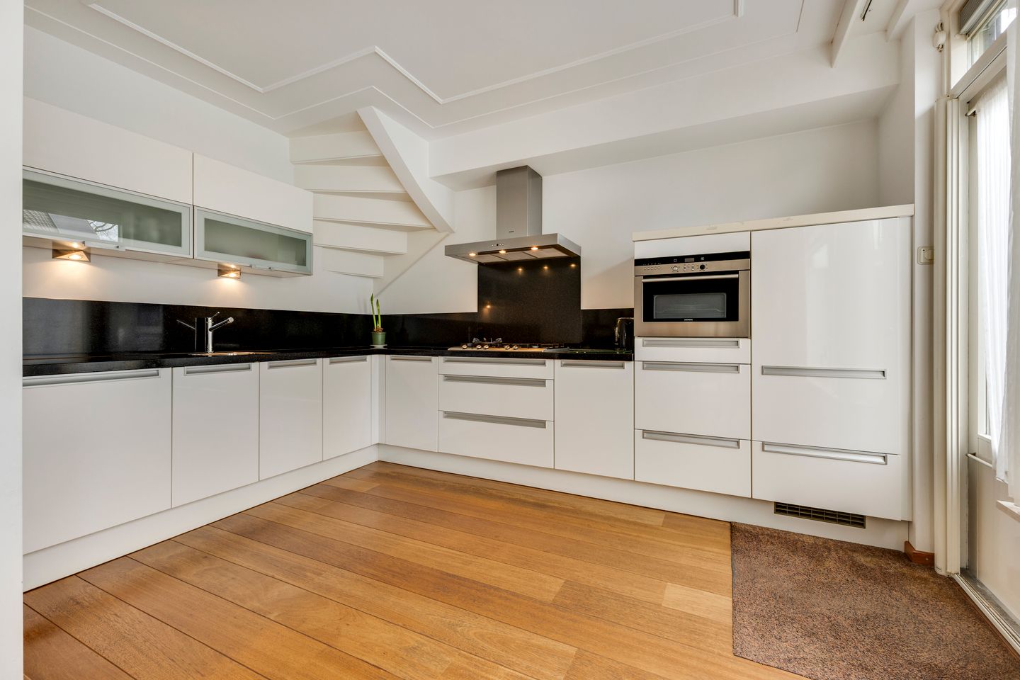 Spacious corner home with garage in family-friendly Vught-Zuid neighborhood — 14