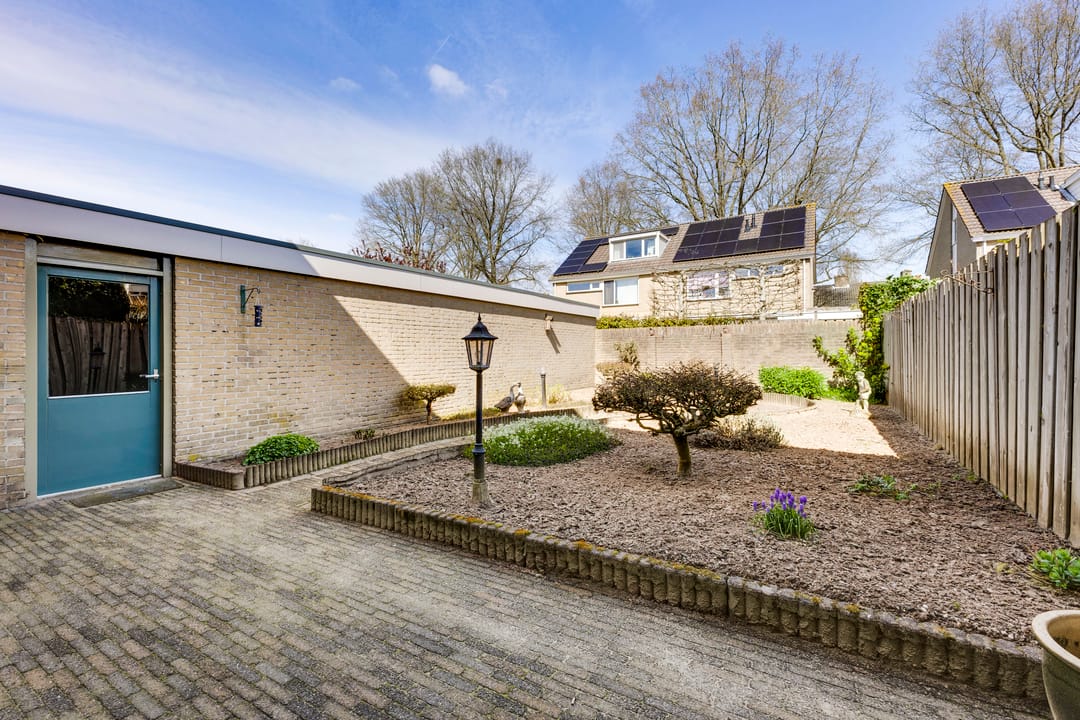 Spacious corner home with garage in family-friendly Vught-Zuid neighborhood — 17