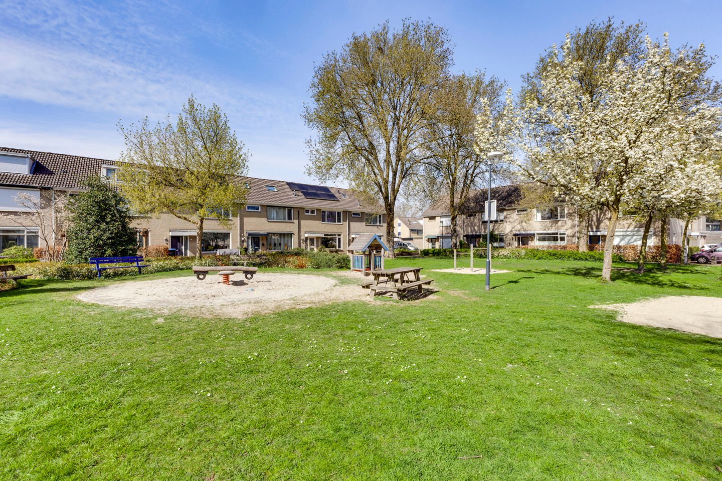 Spacious corner home with garage in family-friendly Vught-Zuid neighborhood — 40