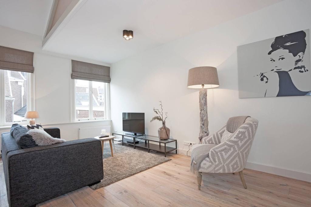 Photo 5 of Noordeinde 75-B