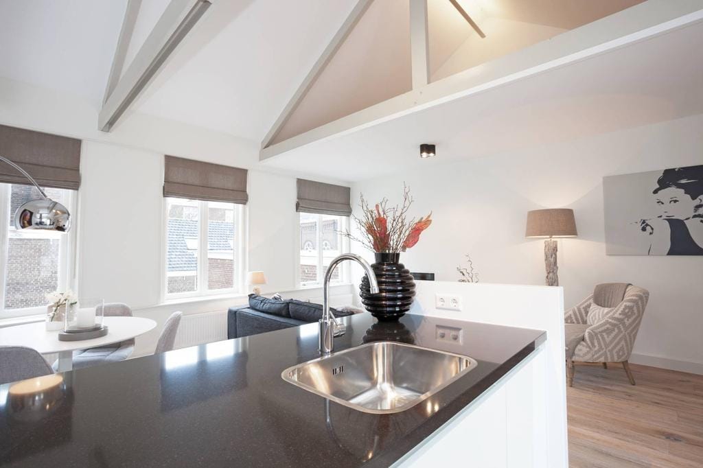 Photo 9 of Noordeinde 75-B