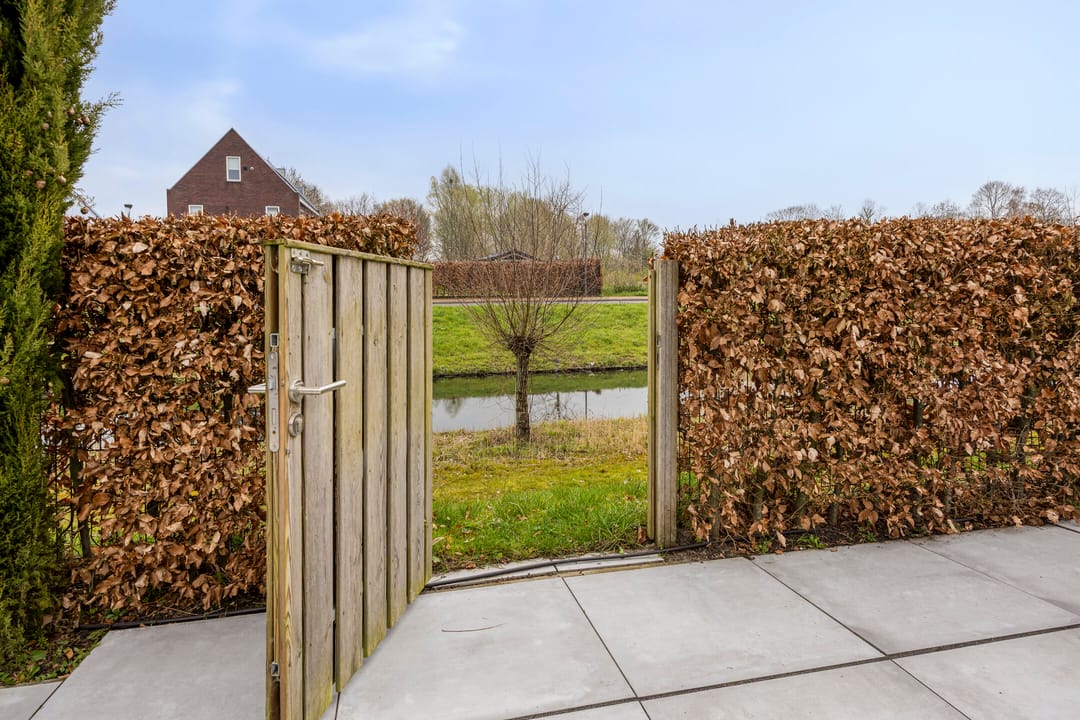 Spacious Semi-Detached Home with Large Garden in Child-Friendly Hattem Neighborhood — 38