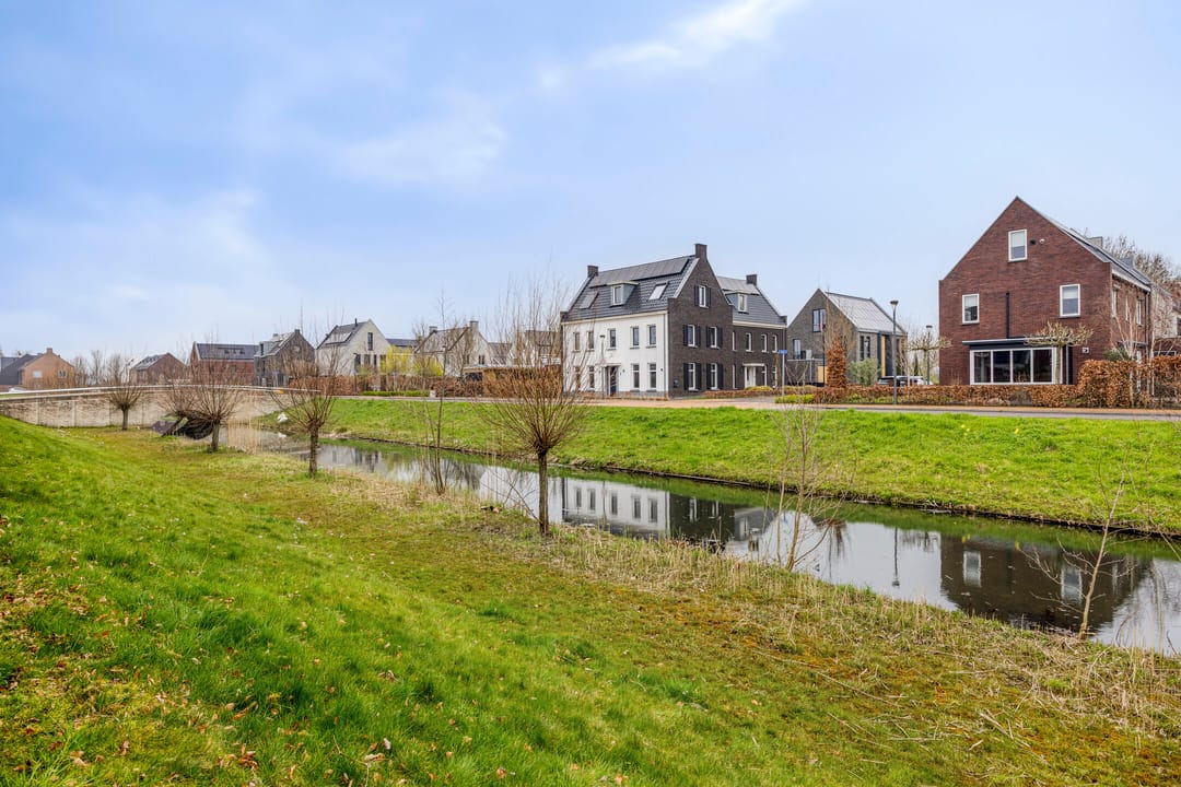 Spacious Semi-Detached Home with Large Garden in Child-Friendly Hattem Neighborhood — 47