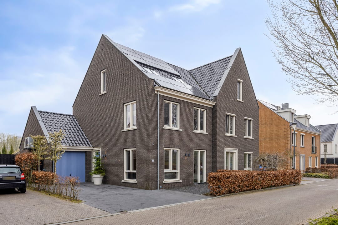 Spacious Semi-Detached Home with Large Garden in Child-Friendly Hattem Neighborhood — 43