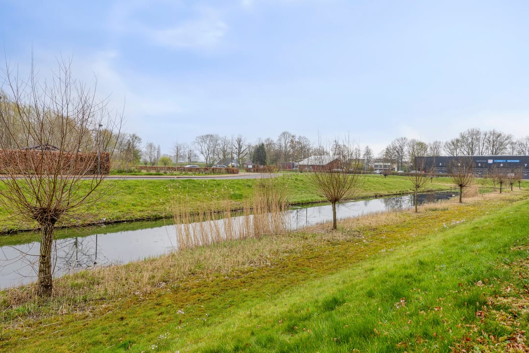Spacious Semi-Detached Home with Large Garden in Child-Friendly Hattem Neighborhood — 46