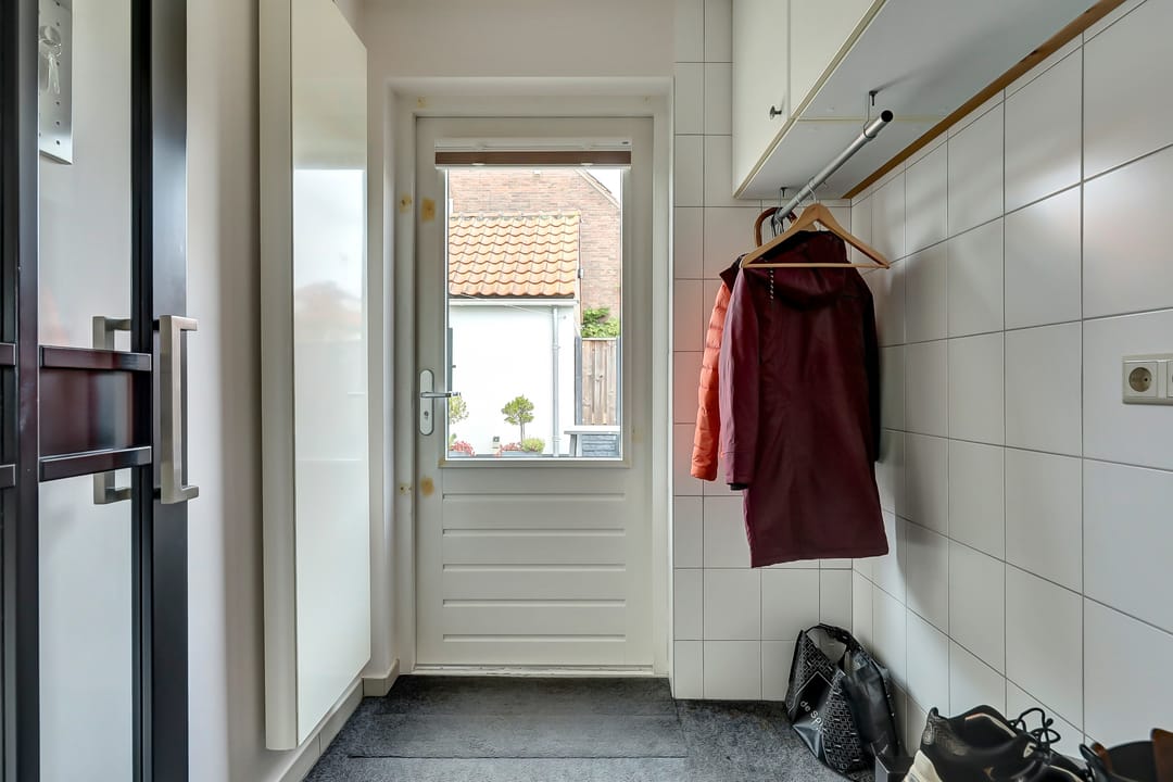 Photo 16 of Leliestraat 105