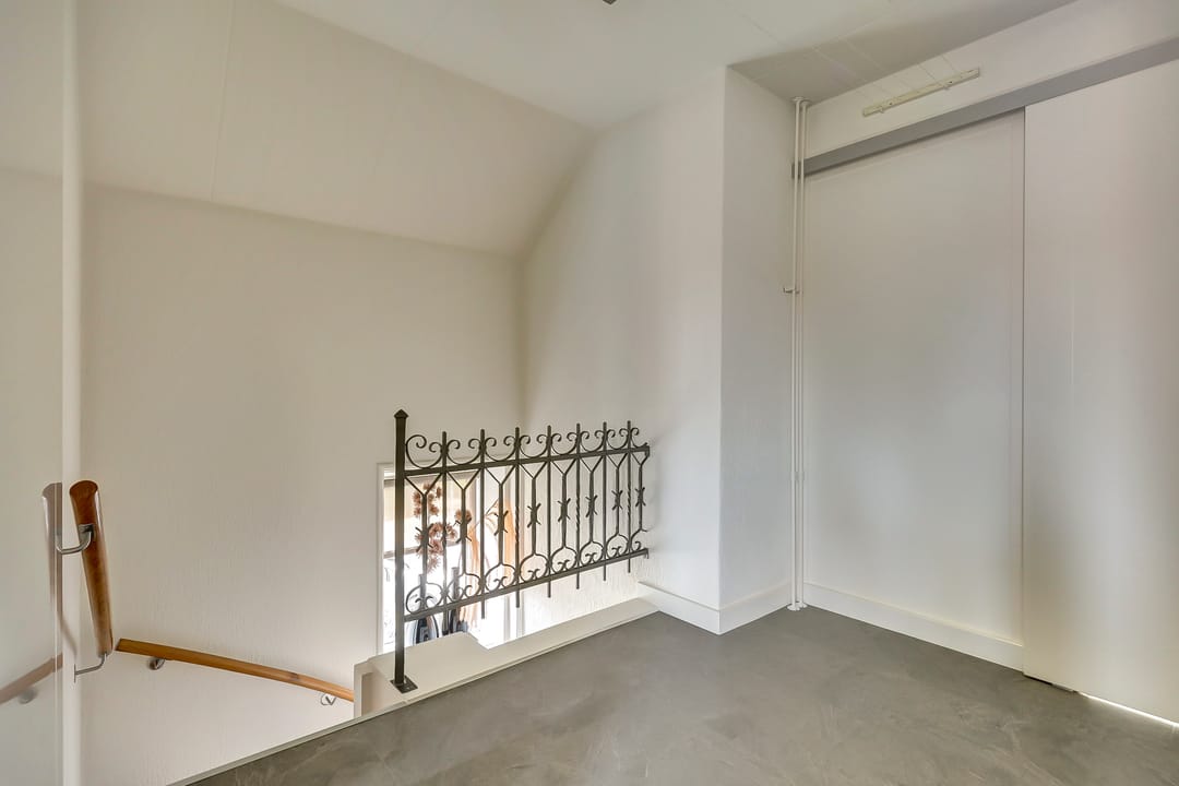 Photo 17 of Leliestraat 105