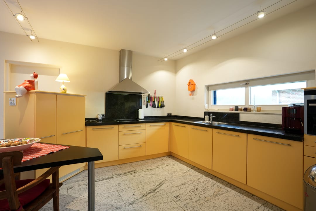 Spacious Detached Villa with Spectacular Rolling Hills Views and Serene Garden Setting — 13