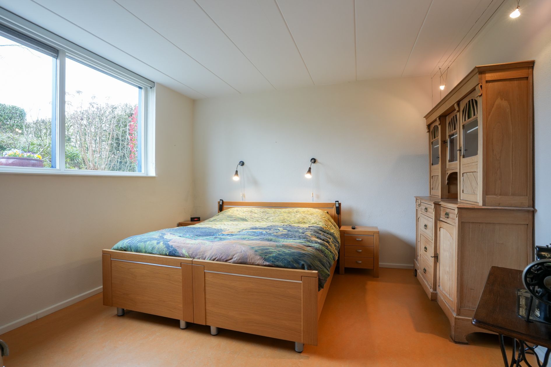 Spacious Detached Villa with Spectacular Rolling Hills Views and Serene Garden Setting — 24