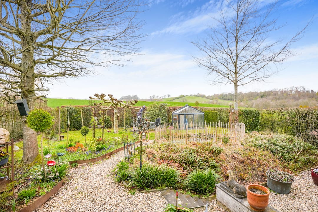 Spacious Detached Villa with Spectacular Rolling Hills Views and Serene Garden Setting — 43