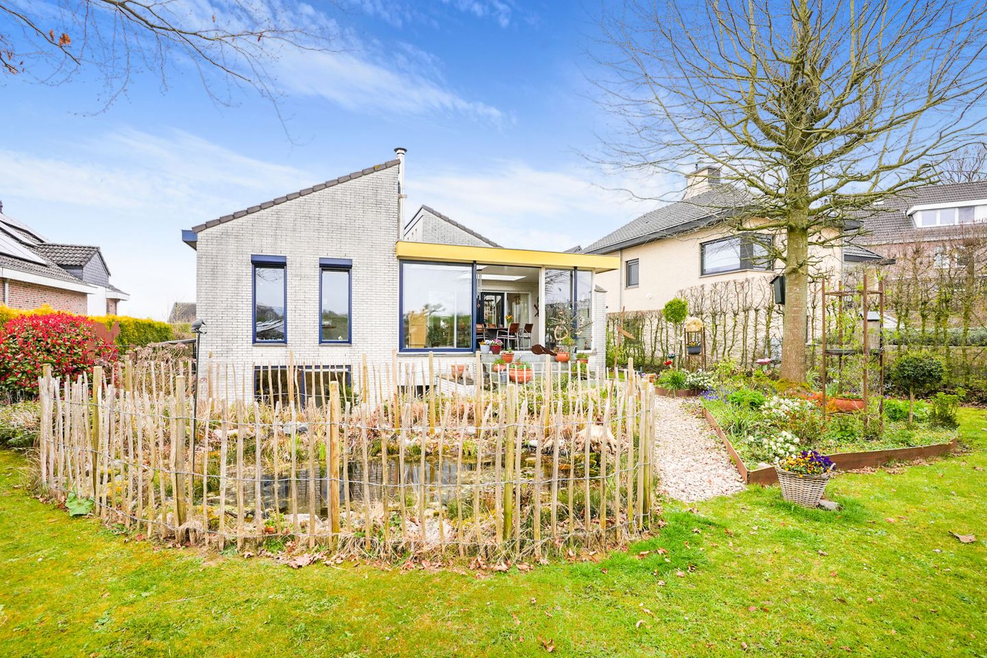 Spacious Detached Villa with Spectacular Rolling Hills Views and Serene Garden Setting — 40