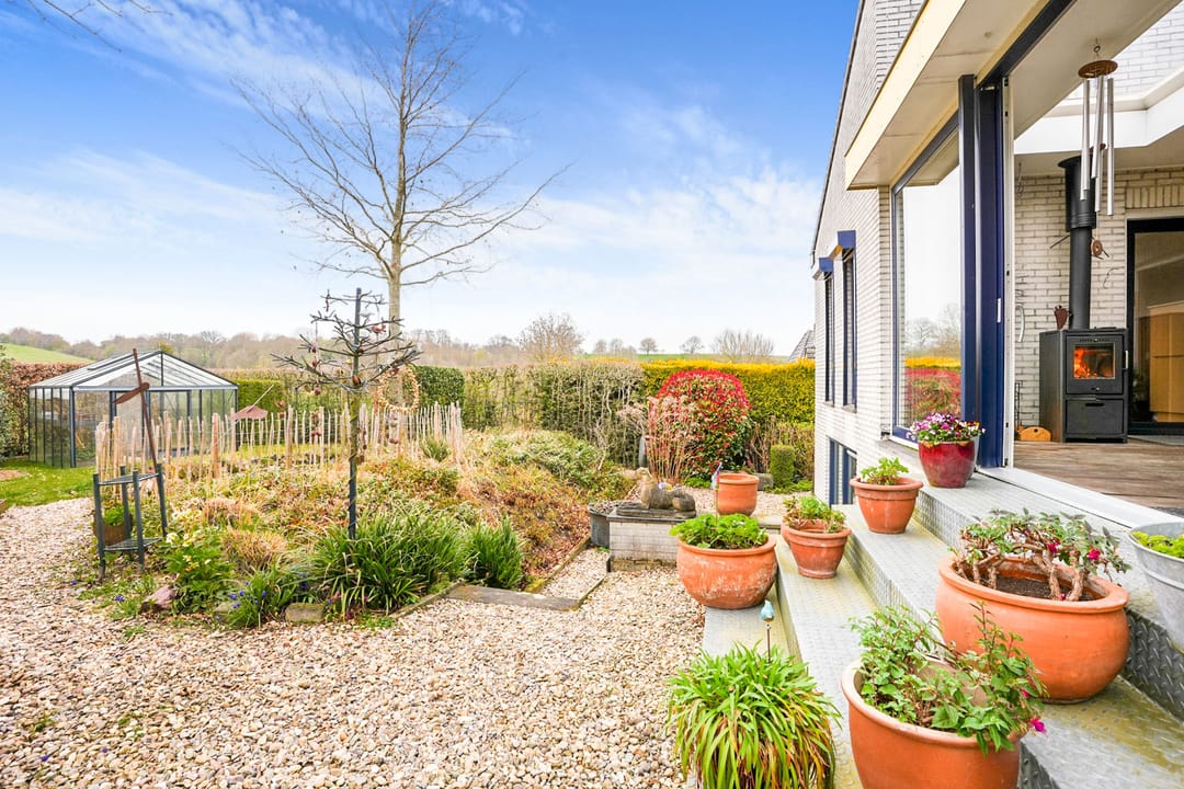Spacious Detached Villa with Spectacular Rolling Hills Views and Serene Garden Setting — 41