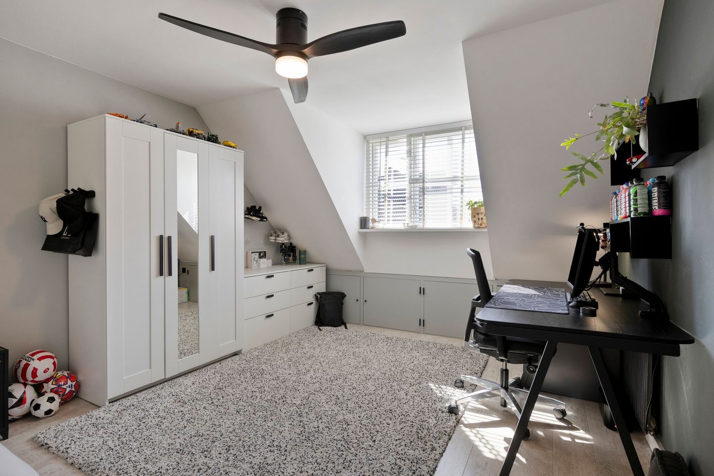 Foto 25 van Den Heuvel 14