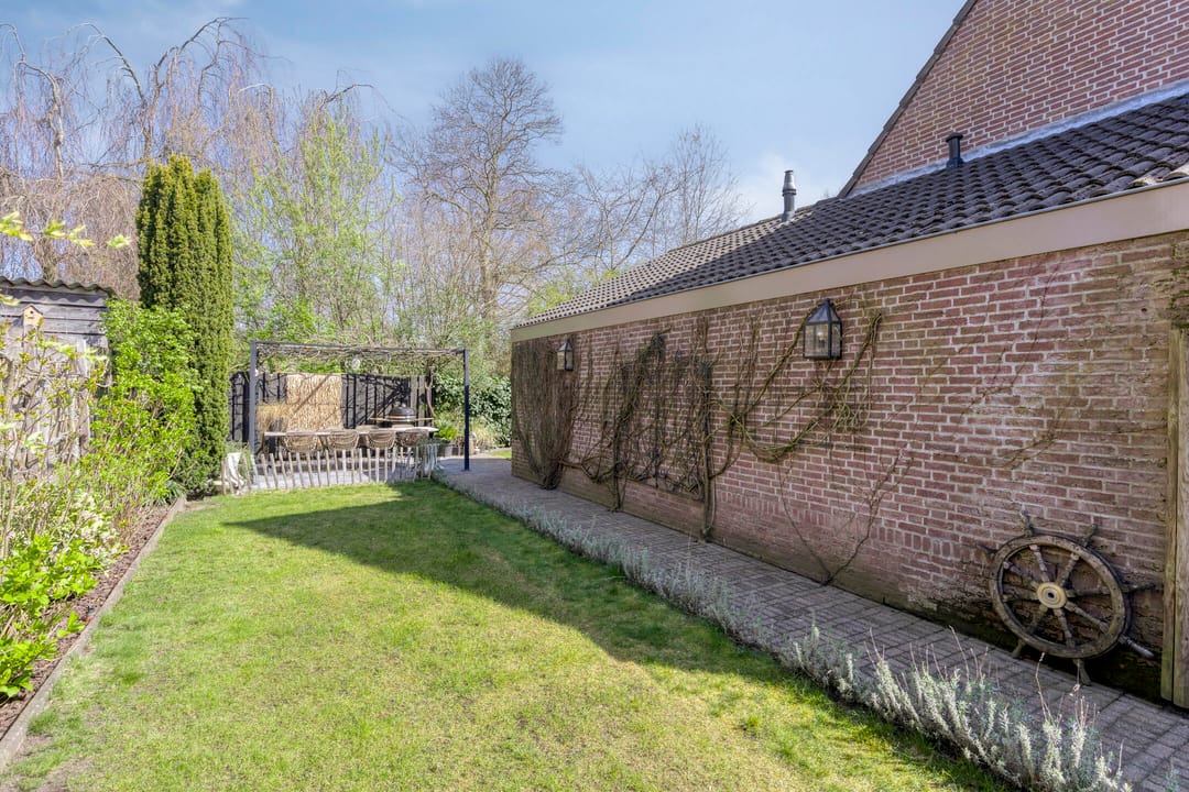 Foto 41 van Den Heuvel 14