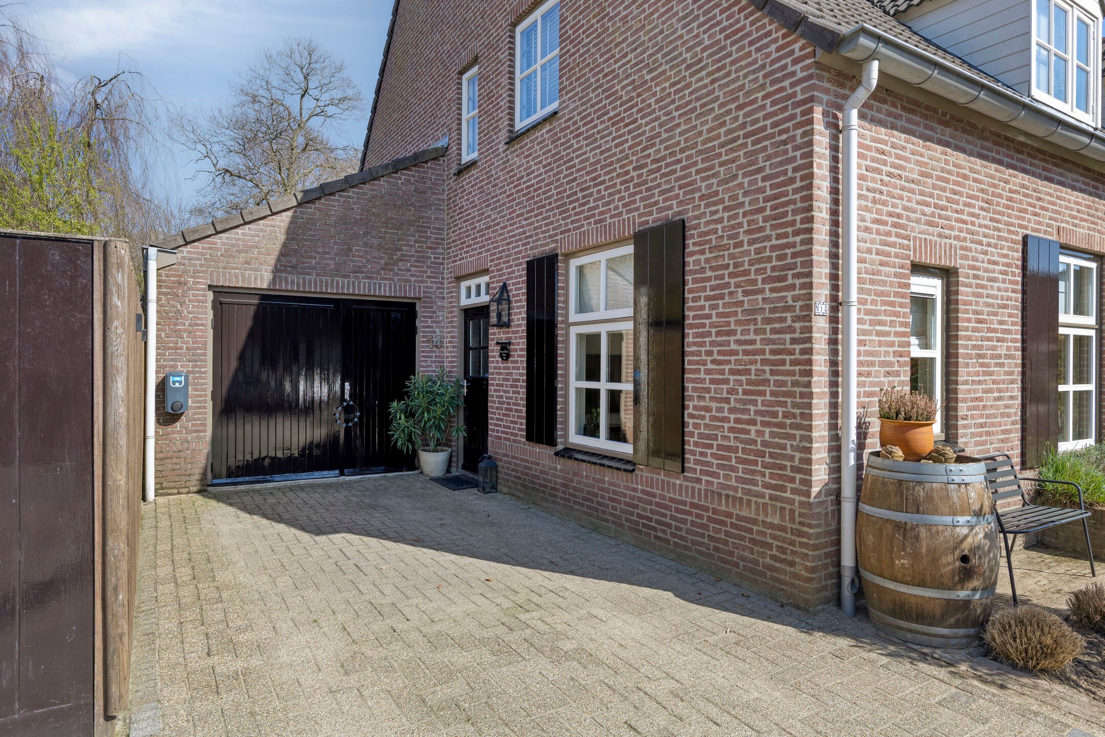 Foto 42 van Den Heuvel 14