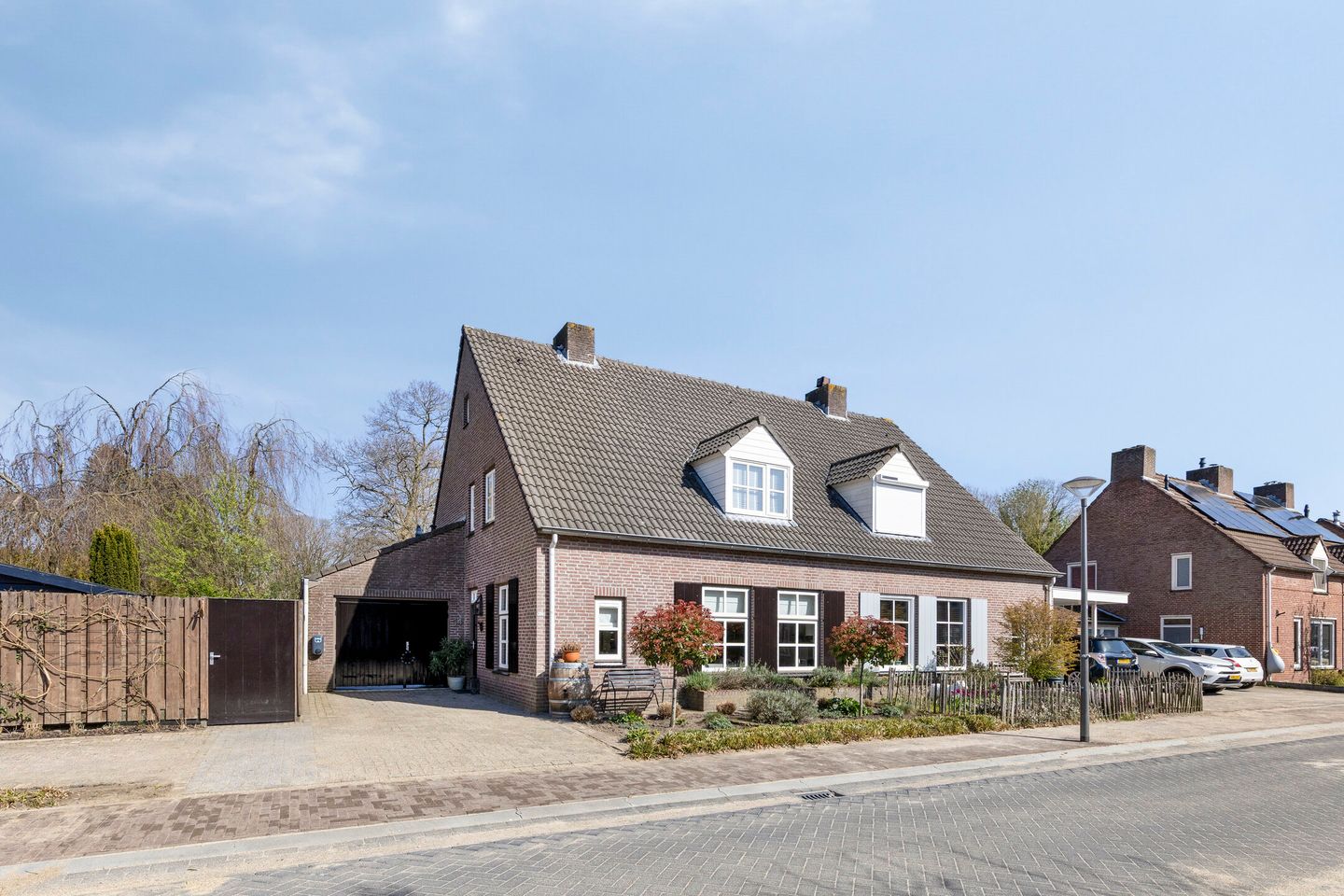 Foto 44 van Den Heuvel 14