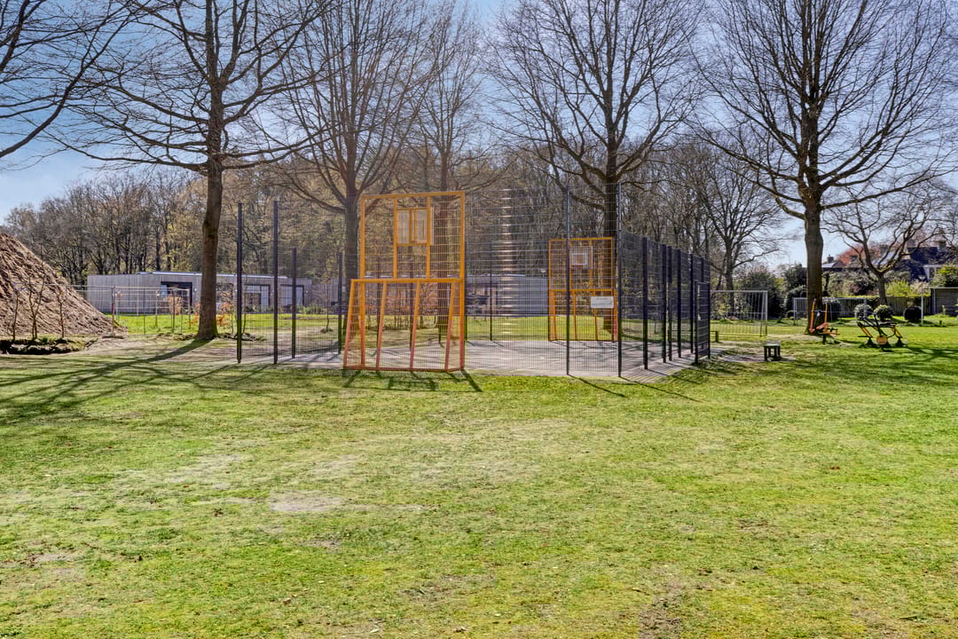 Foto 47 van Den Heuvel 14