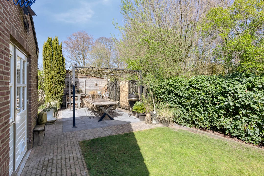 Foto 37 van Den Heuvel 14