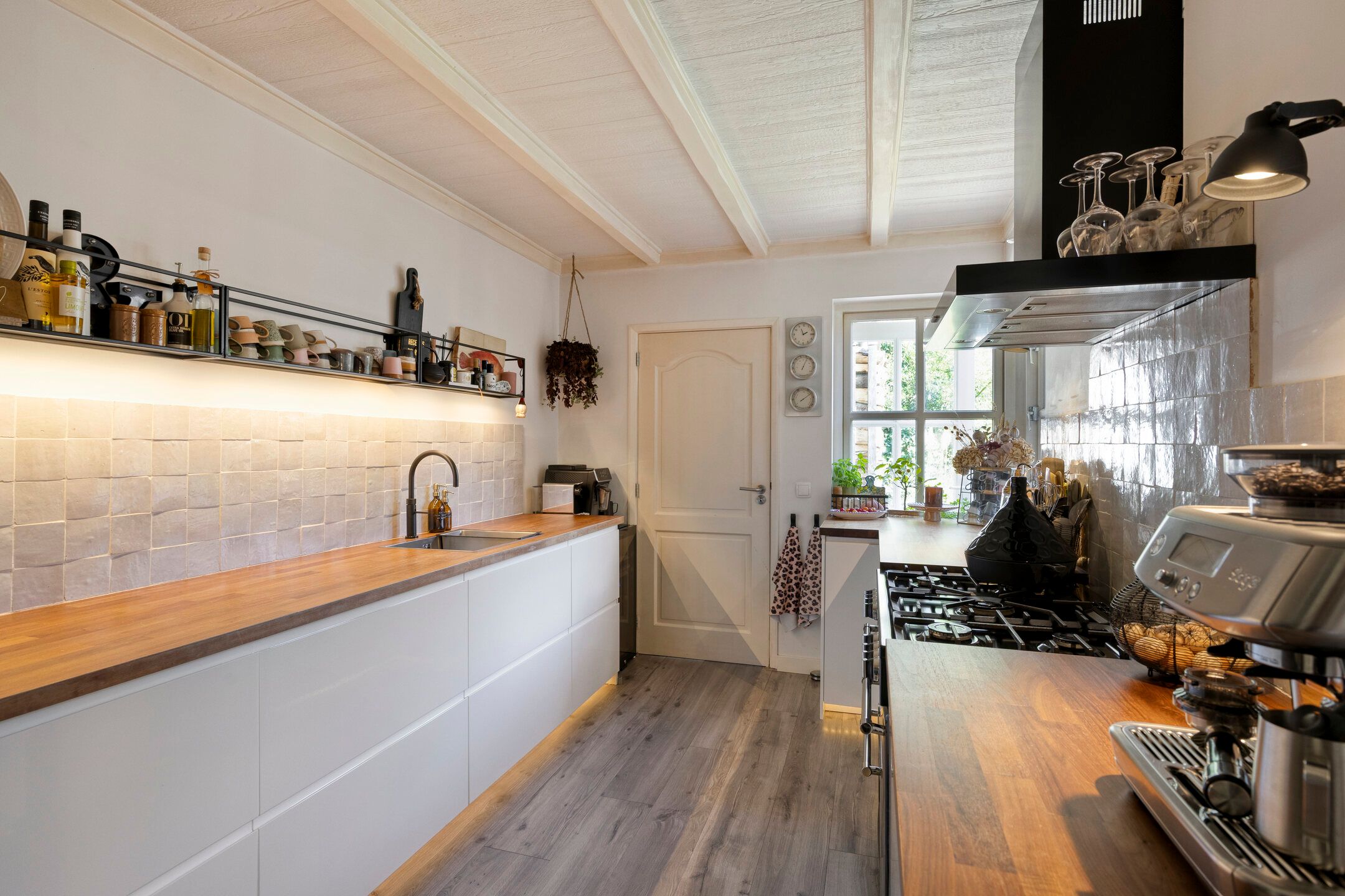 Foto 9 van Den Heuvel 14