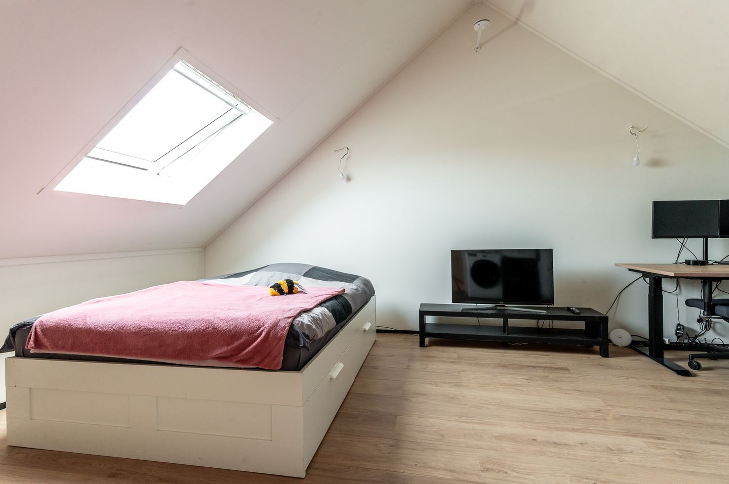 Foto 25 van Robert Hofstadterstraat 7