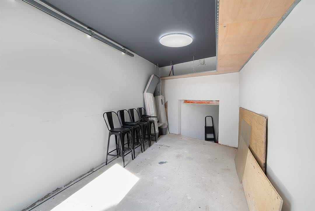 Industrial Ground Floor Maisonnette with Garage in Monumental Warehouse — 16