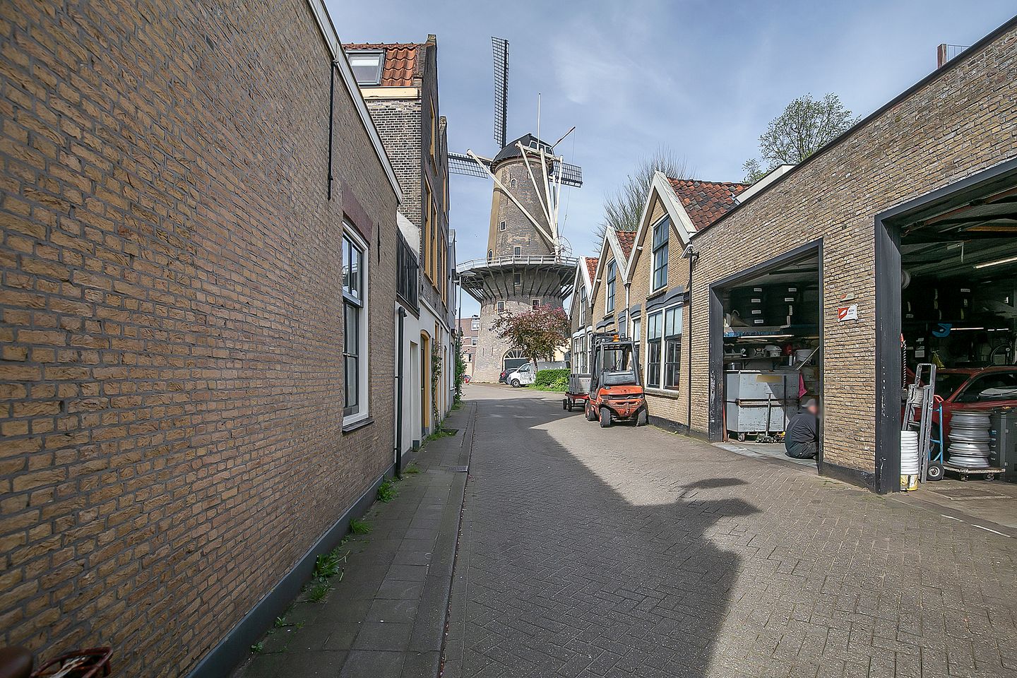 Industrial Ground Floor Maisonnette with Garage in Monumental Warehouse — 19