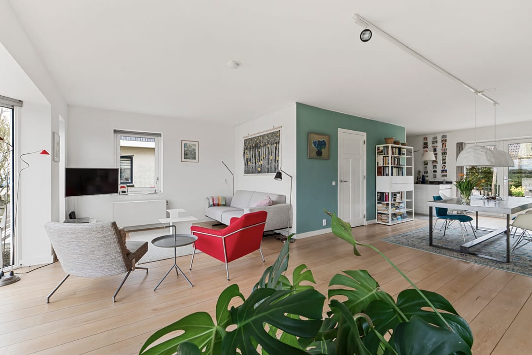 Detached Family Home with Garage and Unobstructed Nature Views — 7