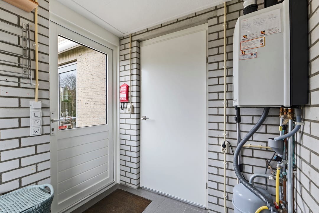 Detached Family Home with Garage and Unobstructed Nature Views — 17