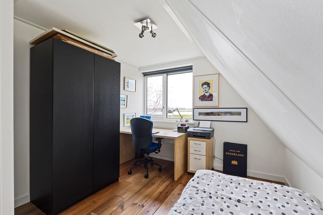 Detached Family Home with Garage and Unobstructed Nature Views — 31