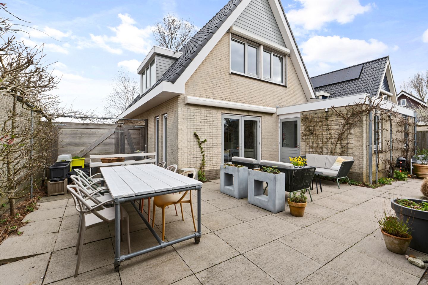 Detached Family Home with Garage and Unobstructed Nature Views — 35