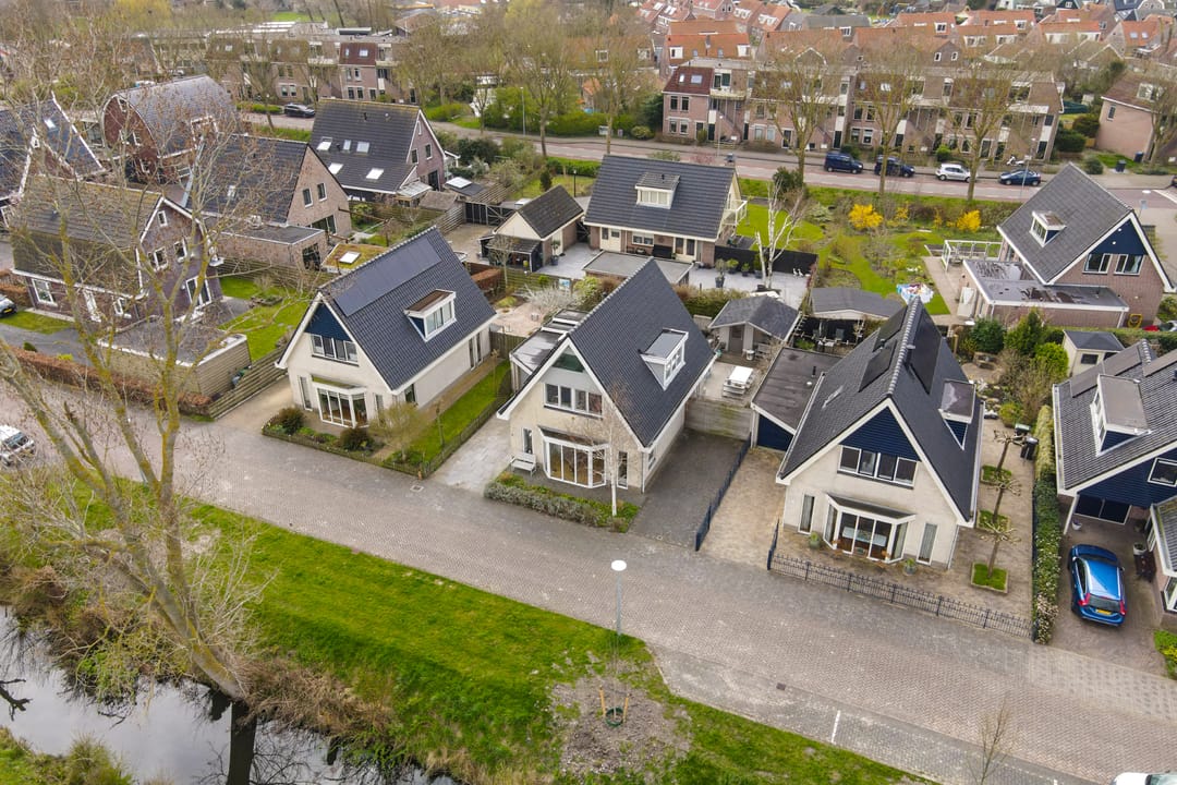 Detached Family Home with Garage and Unobstructed Nature Views — 46