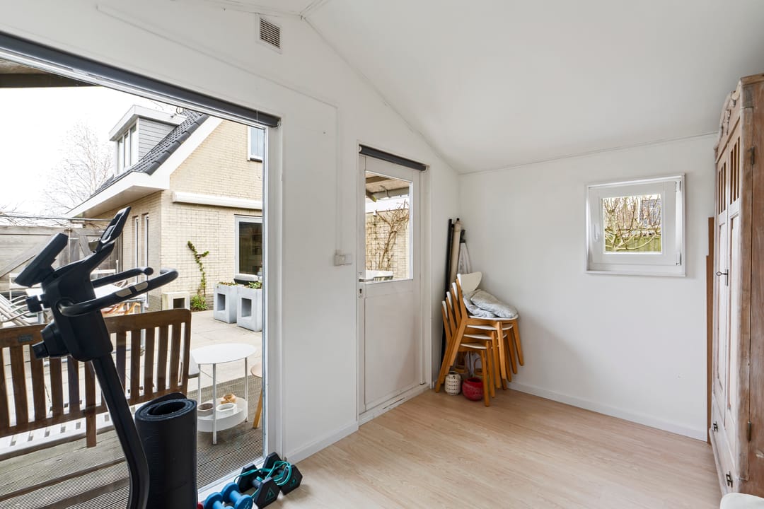 Detached Family Home with Garage and Unobstructed Nature Views — 41