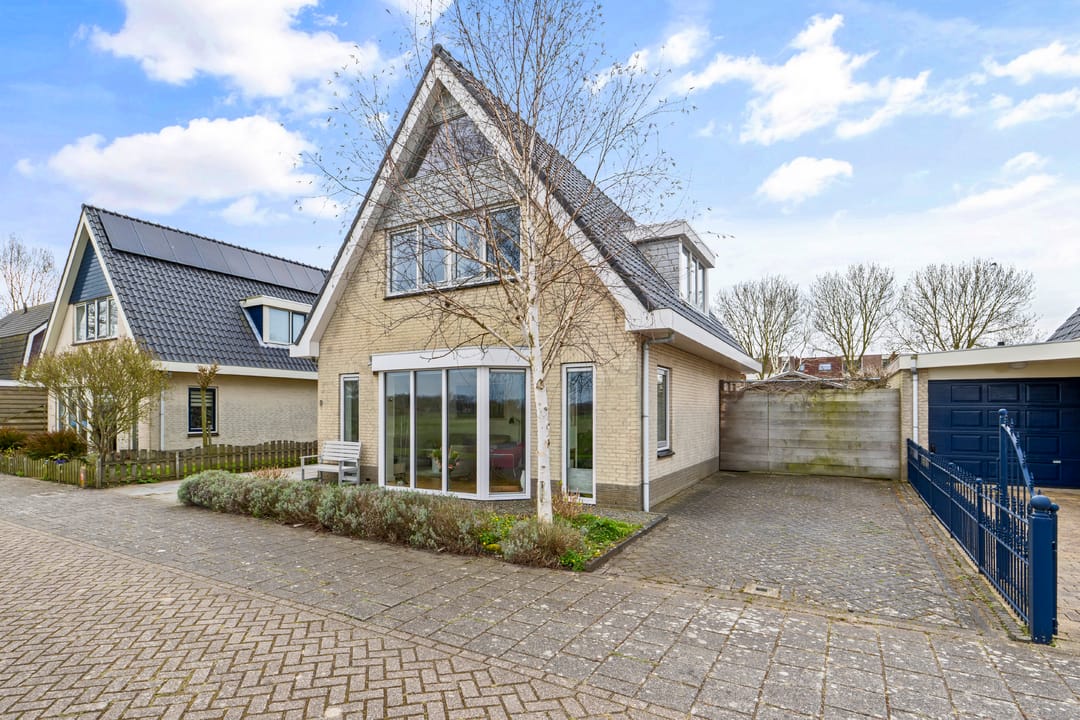 Detached Family Home with Garage and Unobstructed Nature Views — 43