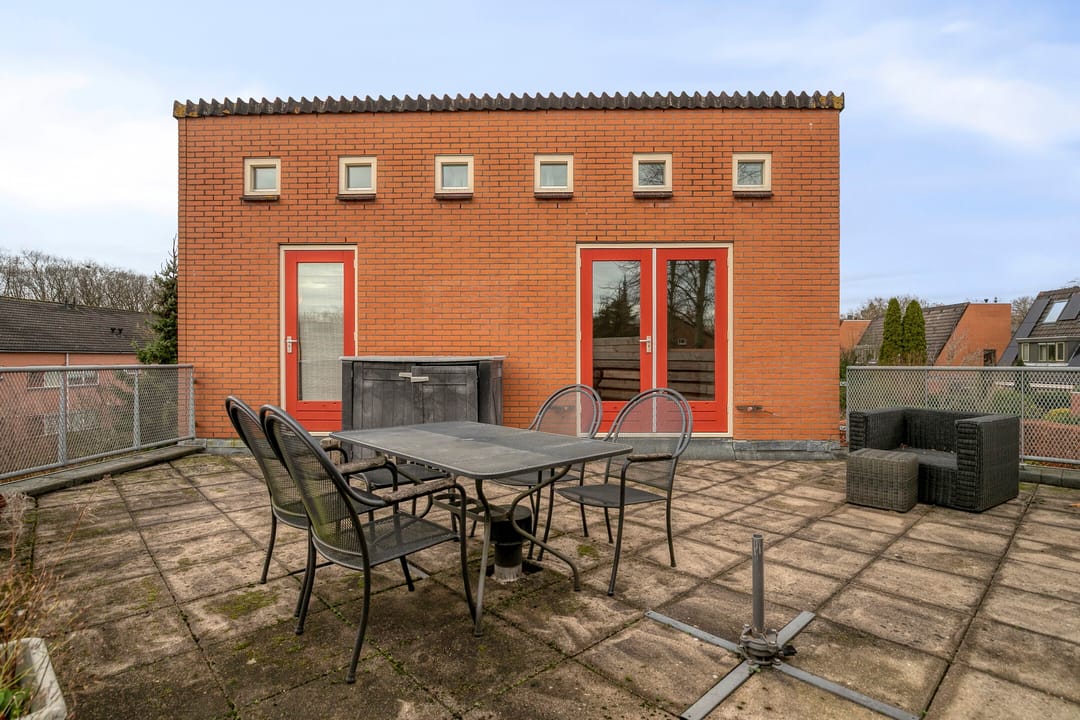 Corner House with Garage, Roof Terrace and Sauna in Green Zeist Neighborhood — 26