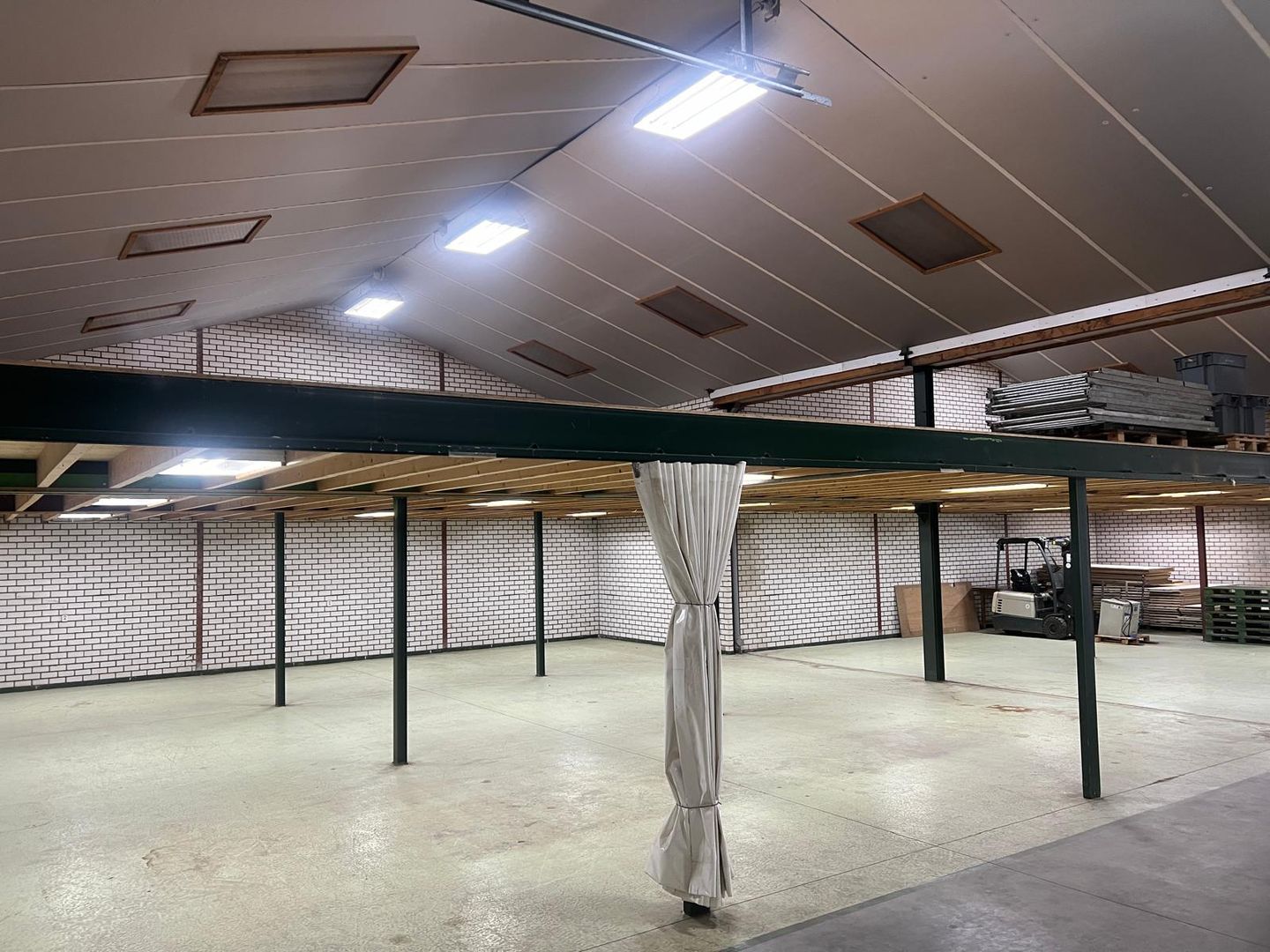 View photo 3 of Nijken 11-a