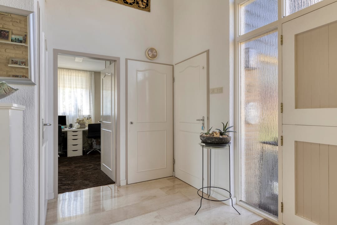 Spacious detached bungalow with panoramic polder views — 13