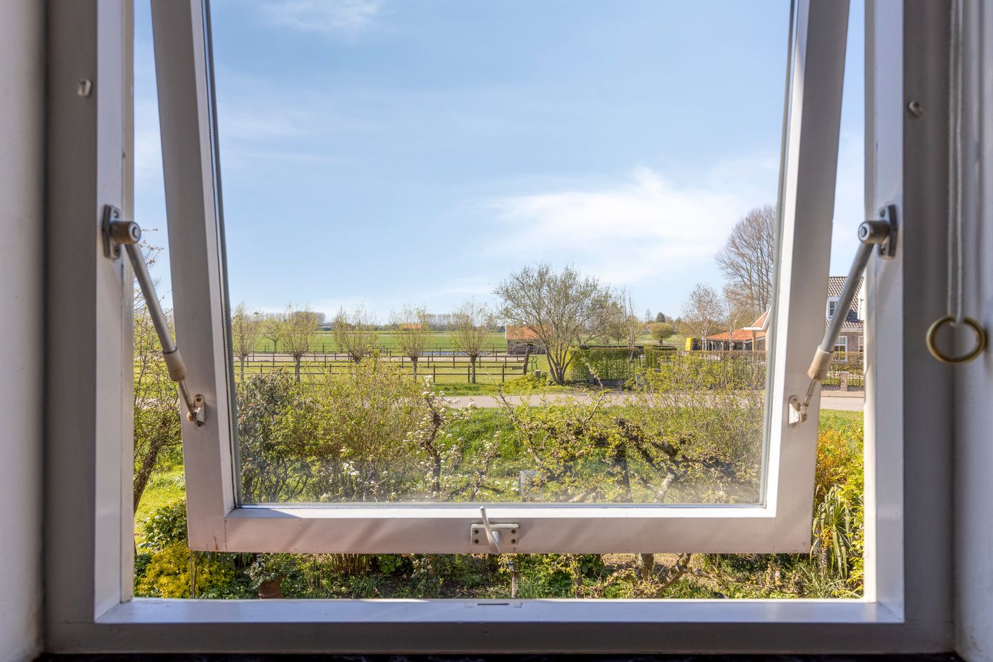 Spacious detached bungalow with panoramic polder views — 49