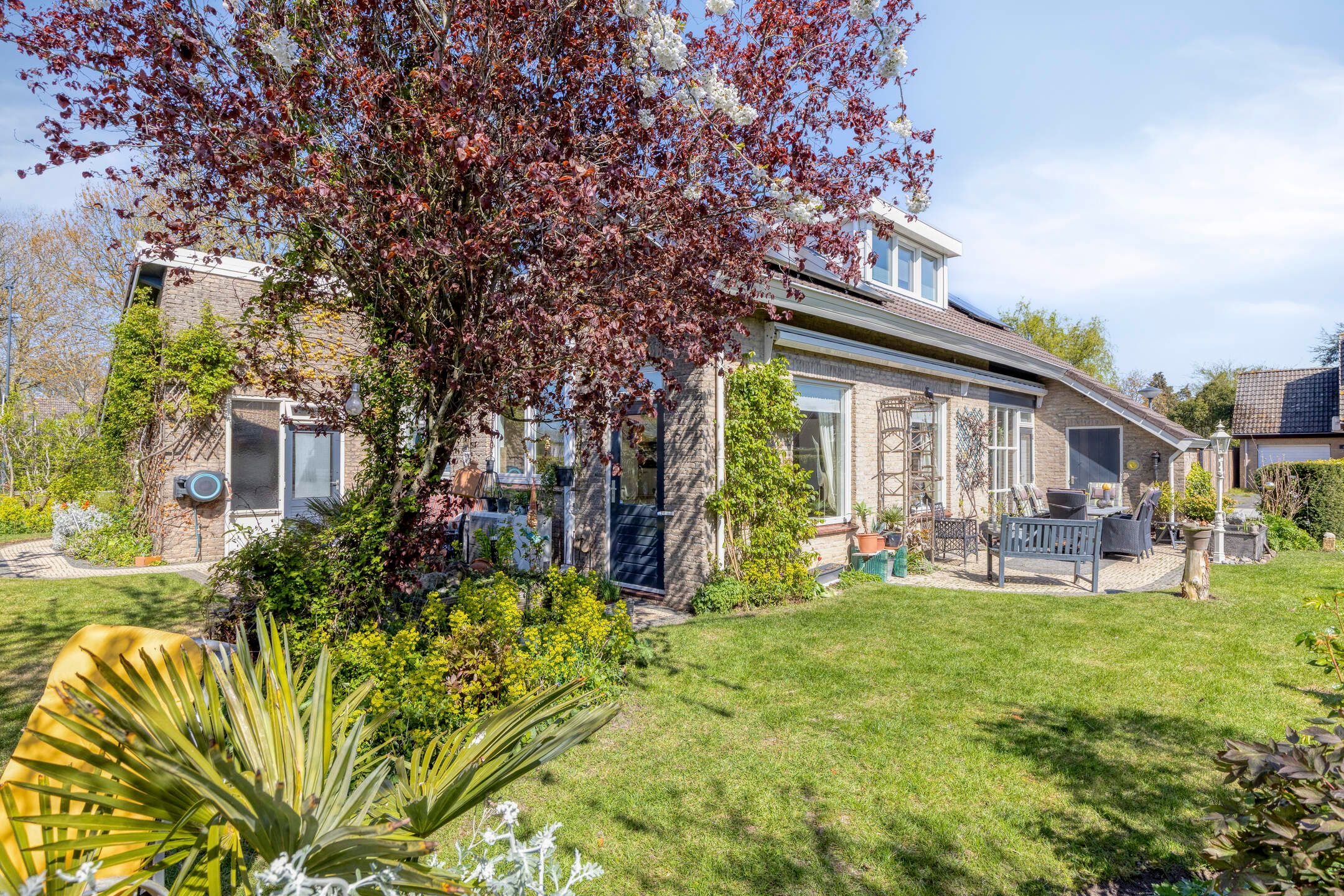 Spacious detached bungalow with panoramic polder views — 57