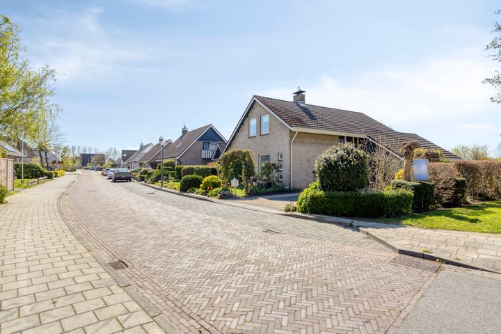 Photo 2 of Strandloperstraat 2