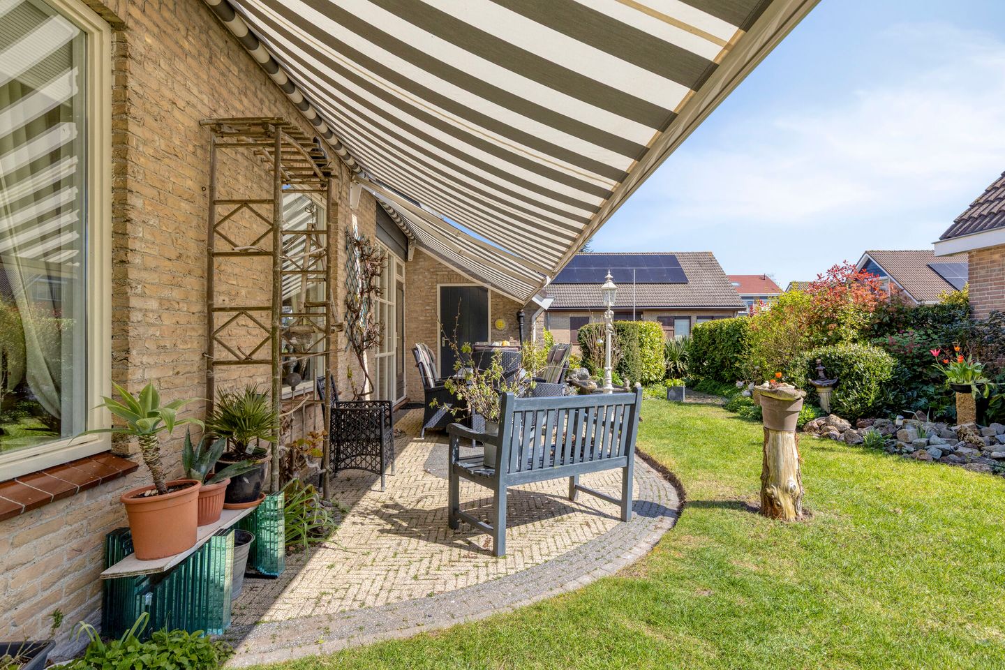 Spacious detached bungalow with panoramic polder views — 64